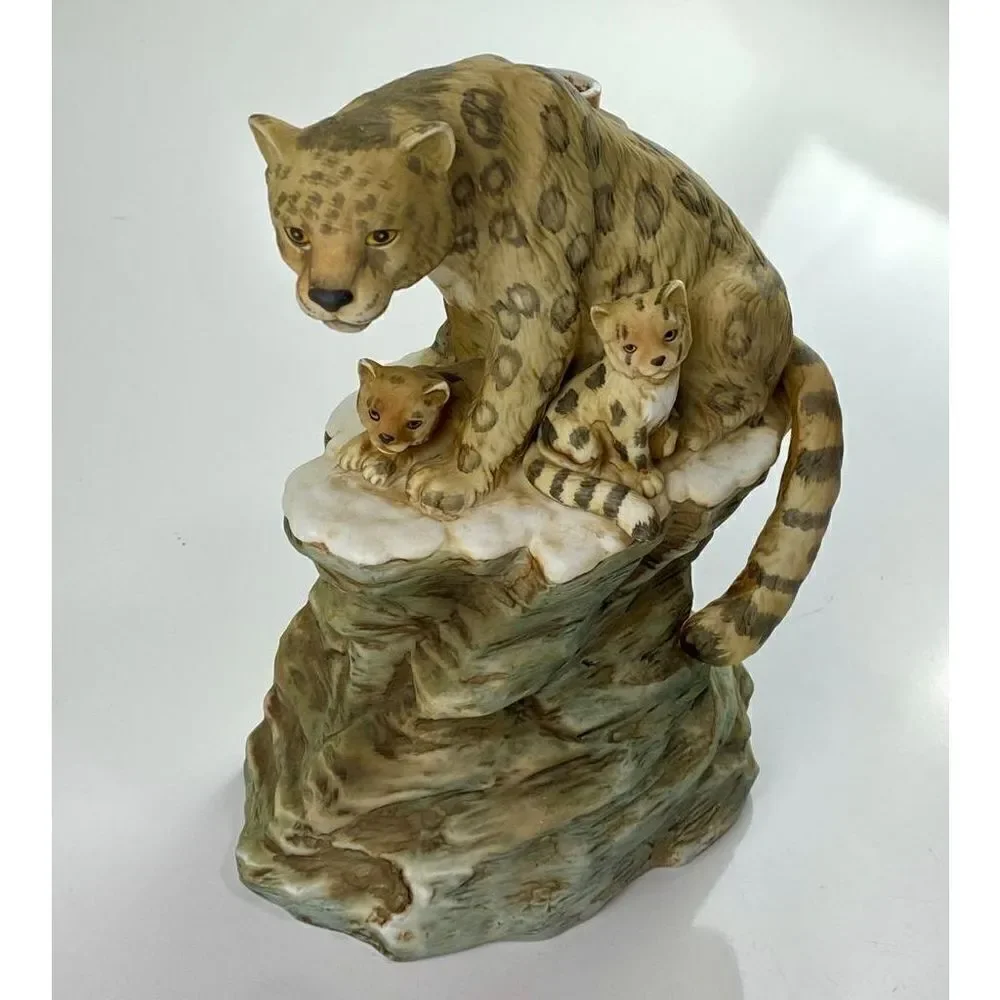 Vintage 1979 Ski Country Snow Leopard Empty Decanter Limited Edition - No Lid BU